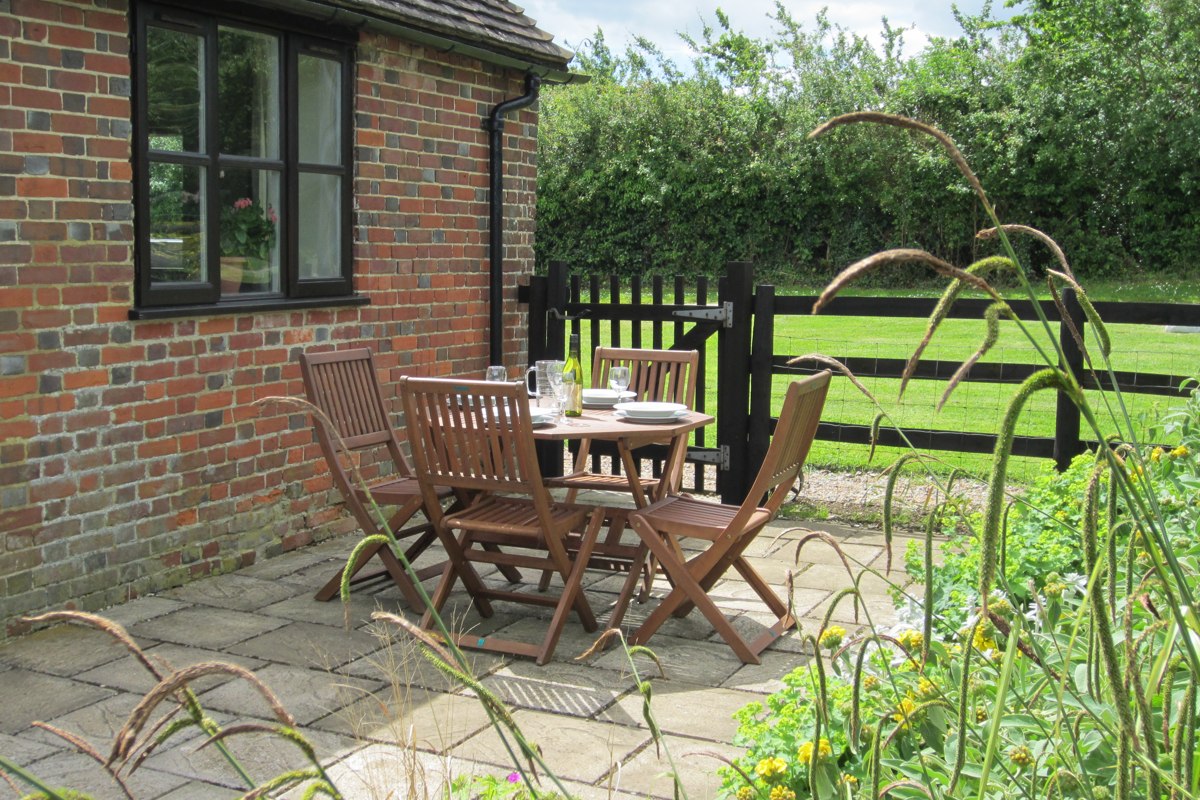 Outdoor table and chairs, The Smithy, Bodsham, Kent